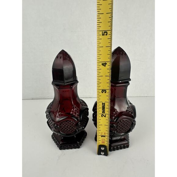 Avon 1876 Cape Cod Ruby Red Collection Salt & Pepper Set VTG - Picture 4 of 5